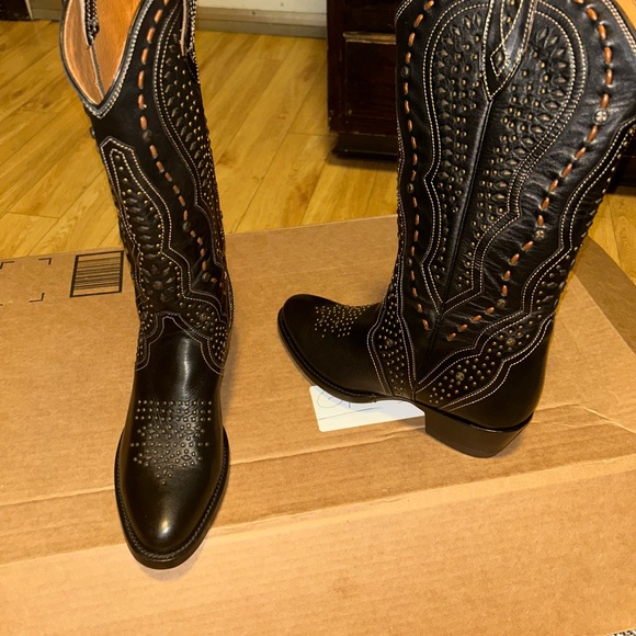 Beautiful,stunning Frye black boots with gorgeous studs on them zipper on side - Picture 10 of 10
